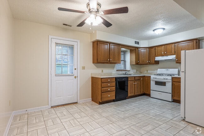 2BR, 1.5BA - 850SF - Dining Room