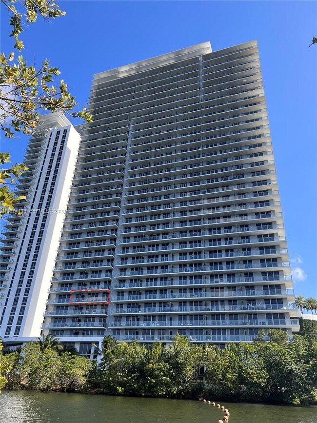Building Photo - 16385 Biscayne Blvd Unit 606