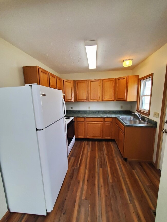 Photo - 875 S Walnut St