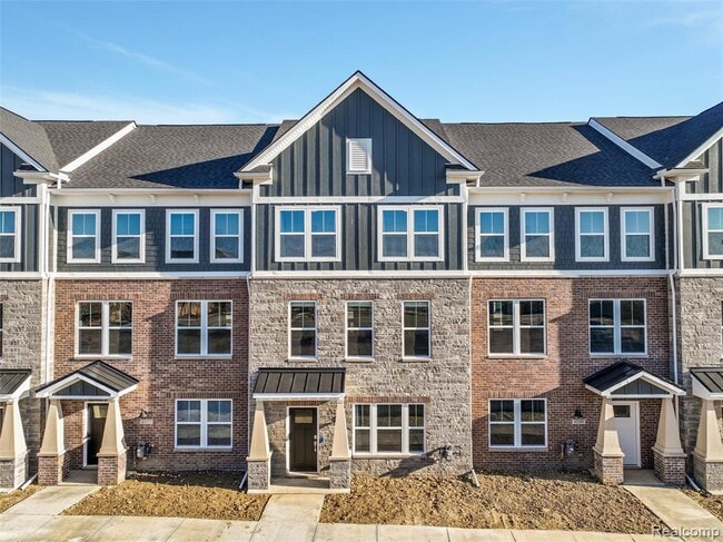 Photo - 43173 Atwood Ave