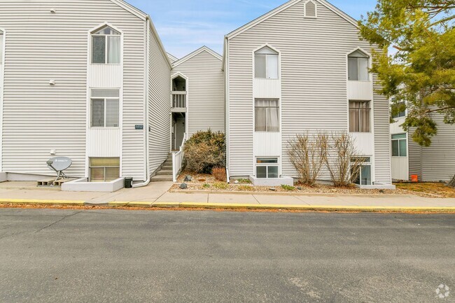 Building Photo - $0 DEPOSIT OPTION. CHARMING 2 BED 2 BATH ... Rental