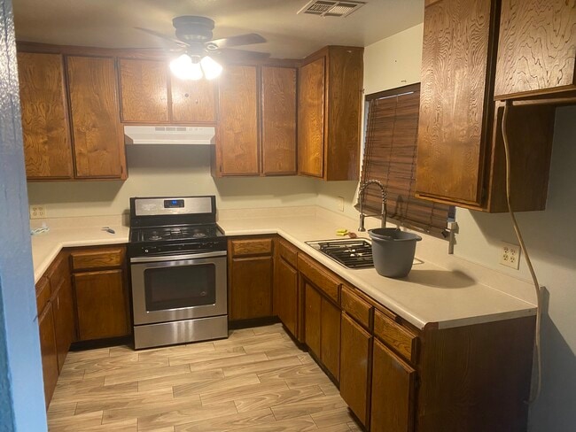 Photo - 9715 Glenn St