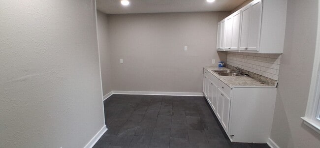 Photo - 2724 Henley Dr