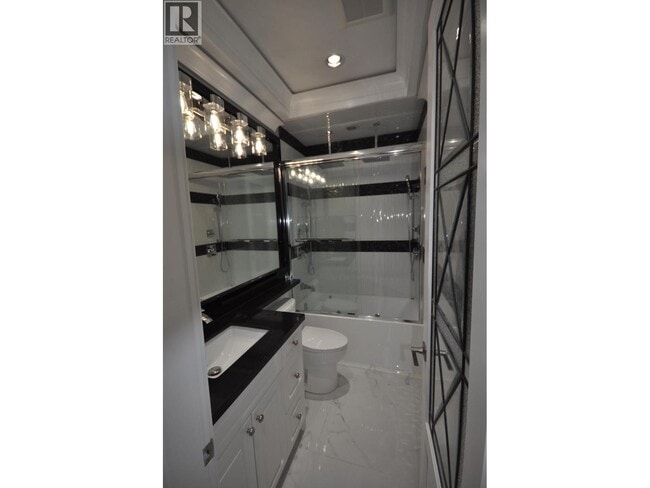 Photo - 7505 Kingsway