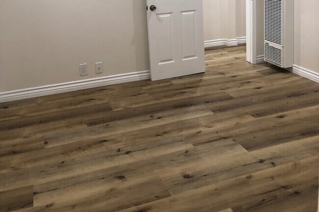 1Bdrm; Large Bedroom