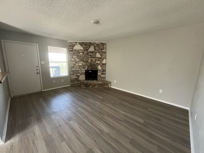 815 Bracewood Cir Unit D