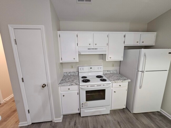 Photo - 102 Village Ct