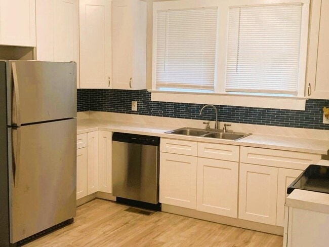 Photo - 689 Grenada Terrace