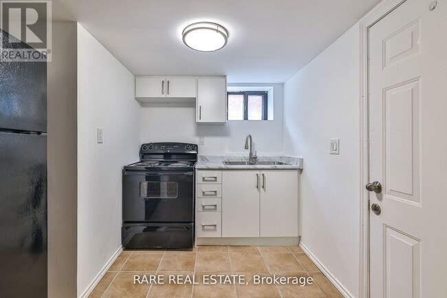 Photo - 627 Sheppard Ave W