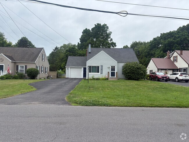 Building Photo - Charming 3-Bed, 1.5 Bath Home in Peaceful ...