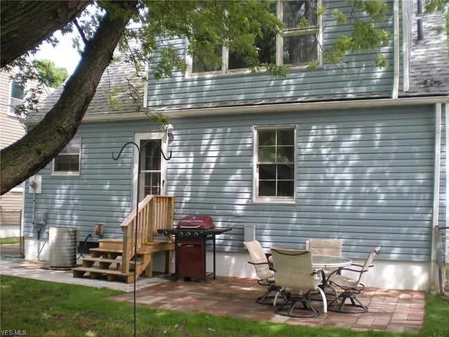 Photo - 458 E 272nd St