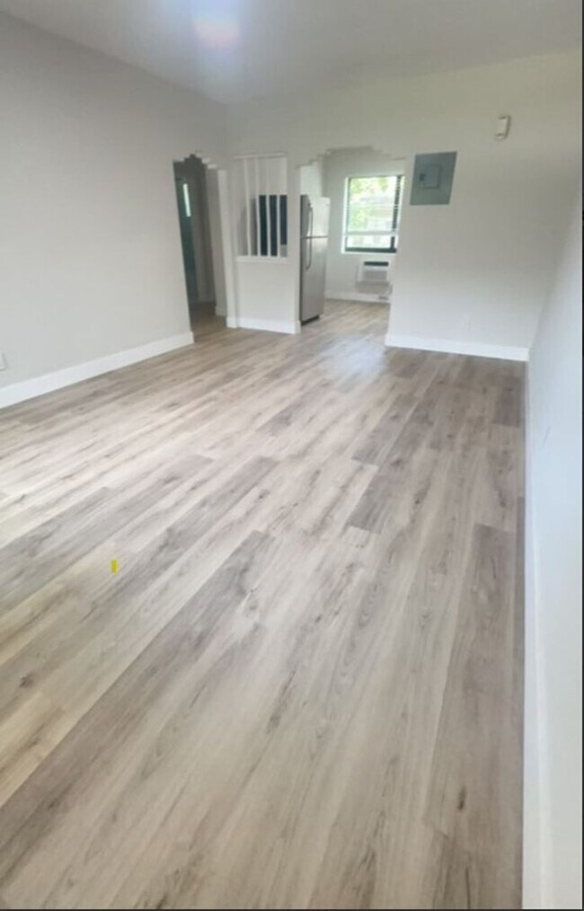 Photo - 600 SW 9 AVE