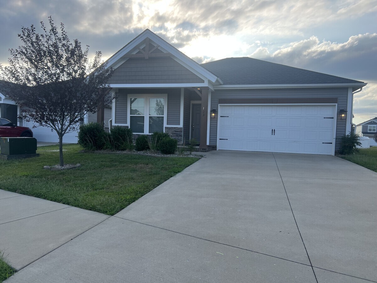 Photo - 823 Saucer Ct