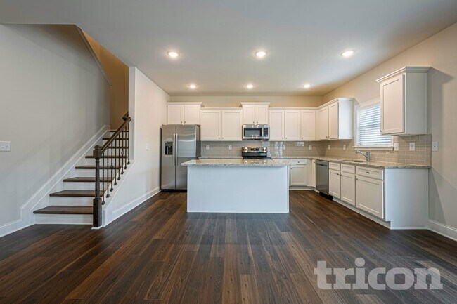 Photo - 304 Oxbow St