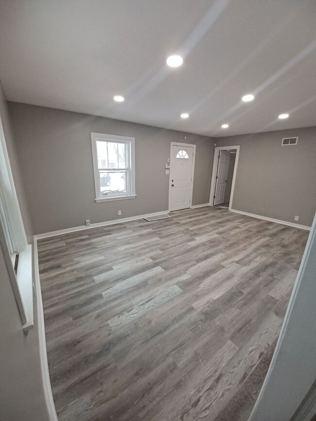 Building Photo - Gorgeous Updated 3 Bedroom Home for Rent