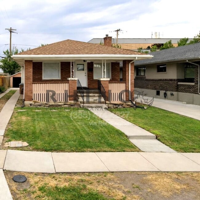 Building Photo - 654 E Redondo Ave