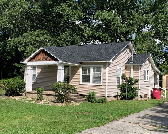 Building Photo - Cozy Cottage, Small Town Charm Rental