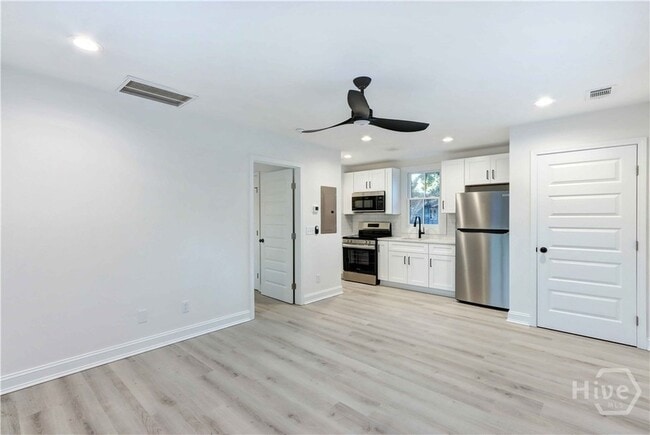 Photo - 226 W 39th St