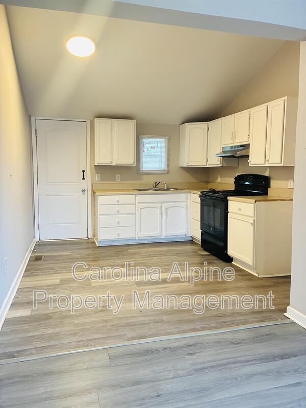 Photo - 330 D St
