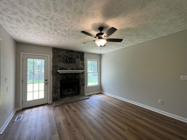 Photo - Lovely 3 Bed 2 Bath Raeford Home