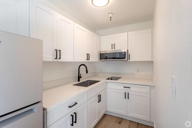 The Laurel at Mountain View (55+)