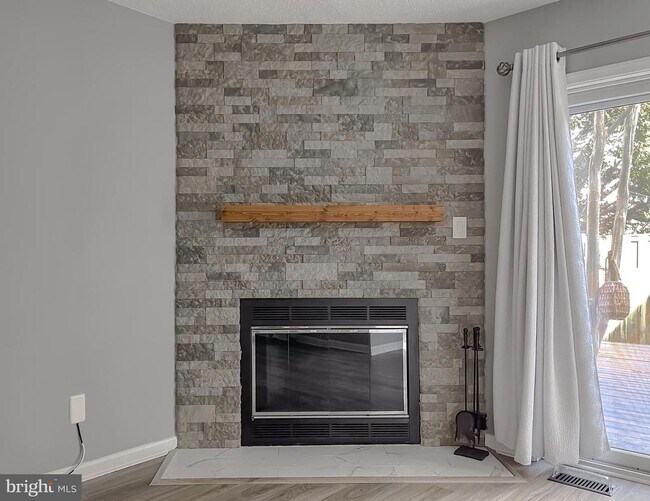 Photo - 45632 Longfields Village Dr