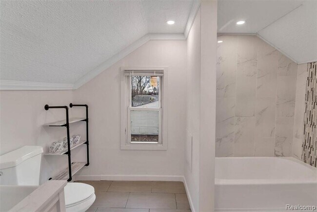 Photo - 20830 Westview Ave Unit 2