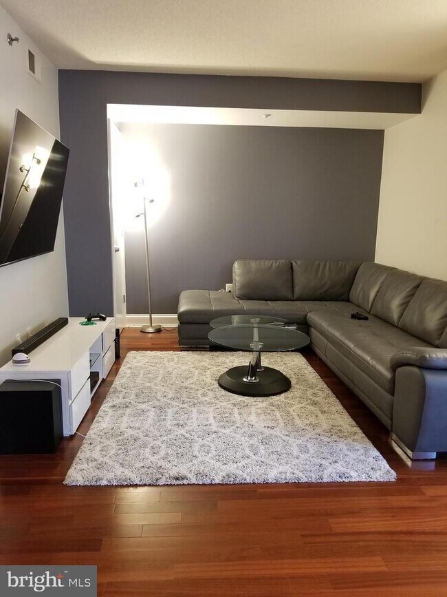 Photo - 1150 K St NW Unidad 311