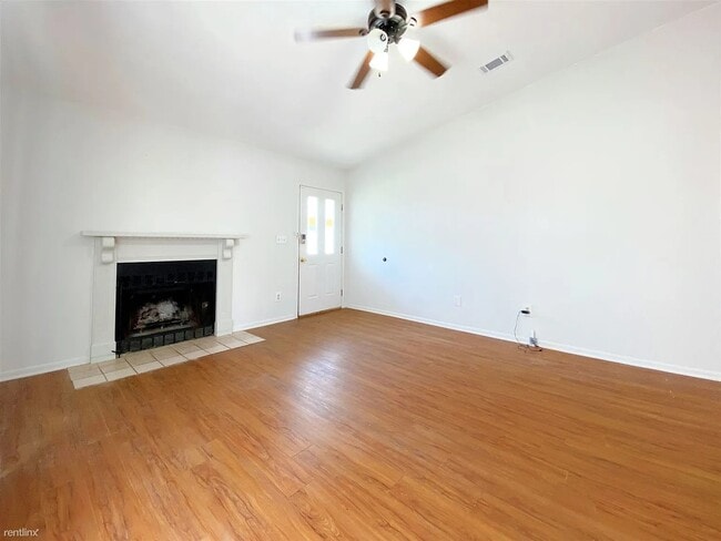Fireplace - 1604 Mill St Unit 1604 #B
