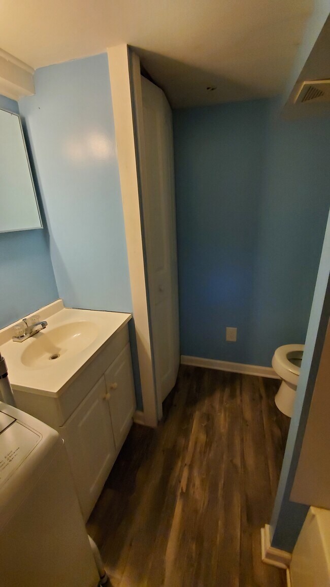 bathroom - 920 Kinzler Ave Unit A