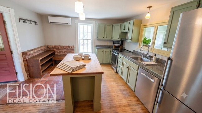 Building Photo - Charming 1850s Farmhouse with Modern Upgrades in Shelburne