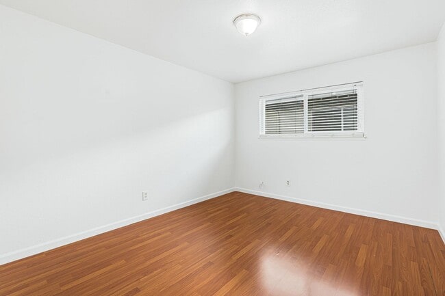 Photo - 248 Greendale Way Unit 03