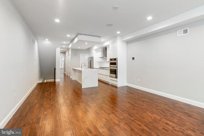 Building Photo - 1516 Cambridge St Unit 1 Rental