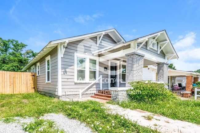 Photo - 1746 Center St S