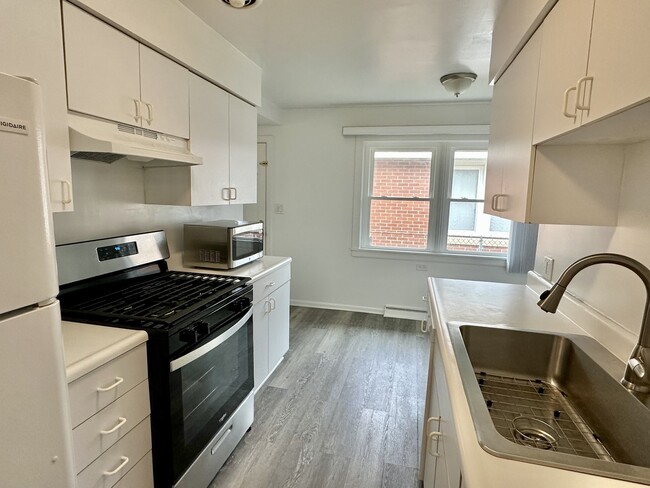 Photo - 5452 Brummel St