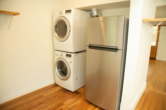 Photo - 4 Bedroom House Available Near Scott Stadi...