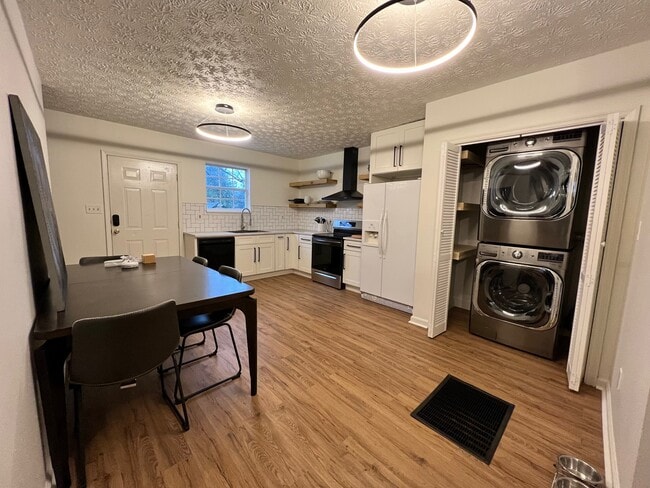 Photo - 127 W Franklin St Unidad 3