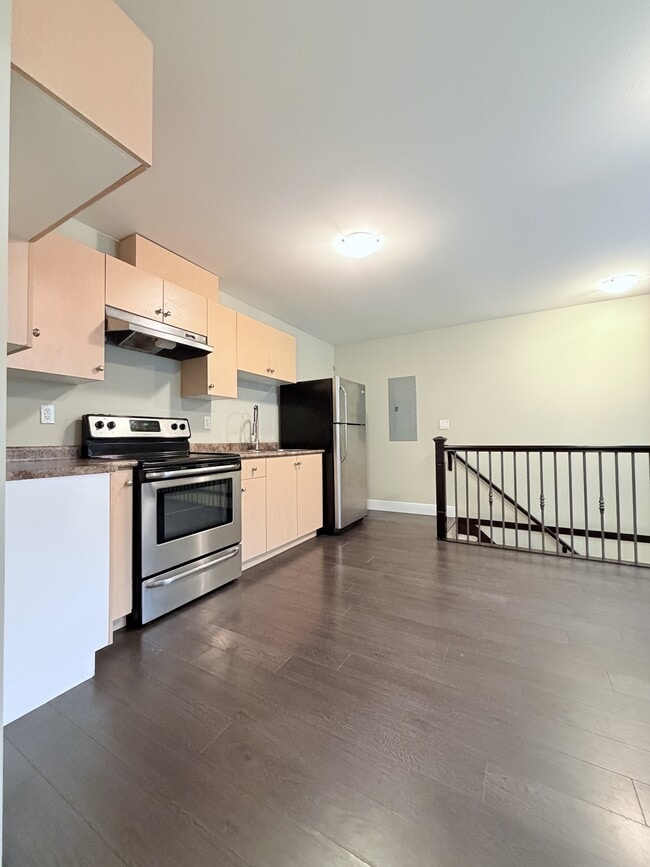 Building Photo - 14948-14960 60 Ave