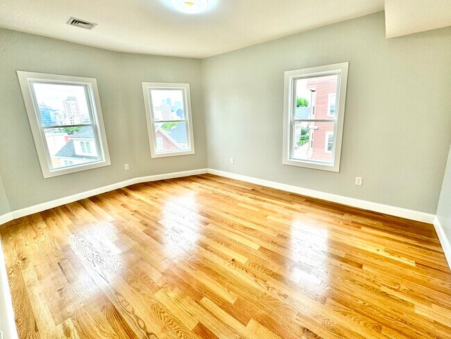 Photo - 190 Hillside St Unit 3