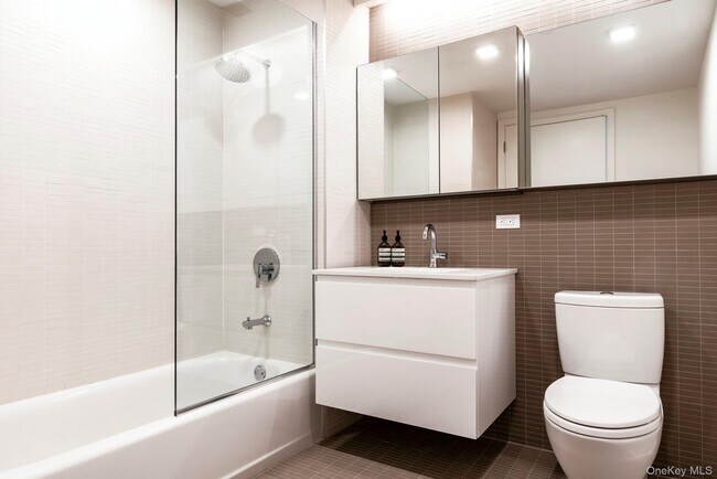 42-37-40 27th St Unit 7C