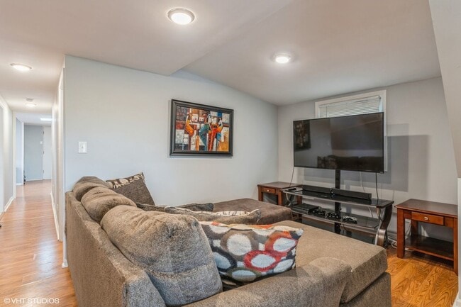 Photo - 3575 N Milwaukee Ave Unit PH