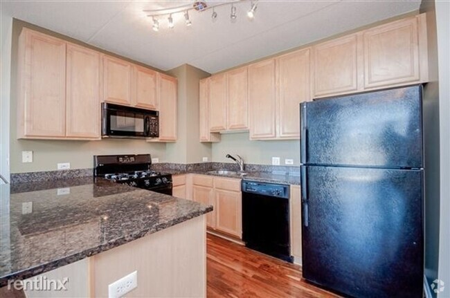 Building Photo - Spacious 3BR Condo in Evanston