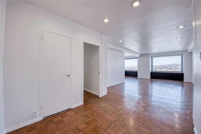 Photo - 320 Fort Duquesne Blvd Unidad 18F