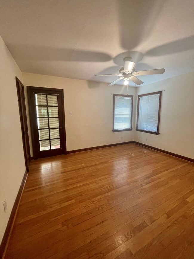 Photo - 6656 Devonshire Ave Unit 6656-2F Devonshire