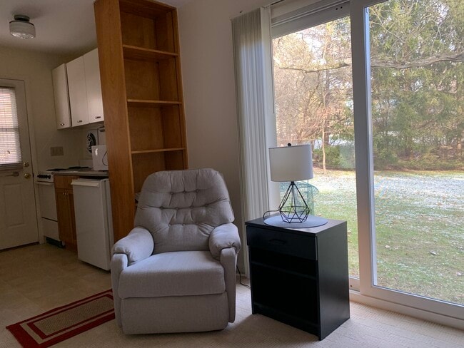 Building Photo - 105 Warwick Pl Unit 1 Rental