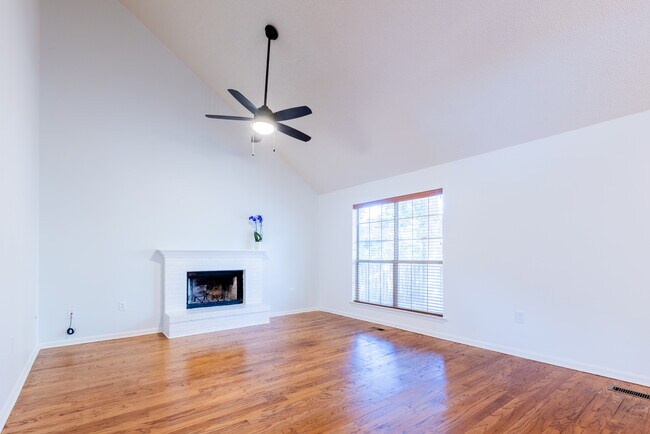 Photo - 541 Pointe South Dr
