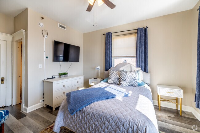 1BR, 1BA - 340SF - Bedroom