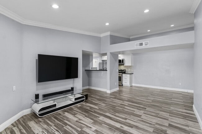 Photo - "Chic 3-Bed Townhouse with Granite Countertops on West Flamingo Road, Las Vegas!" Unit 1053