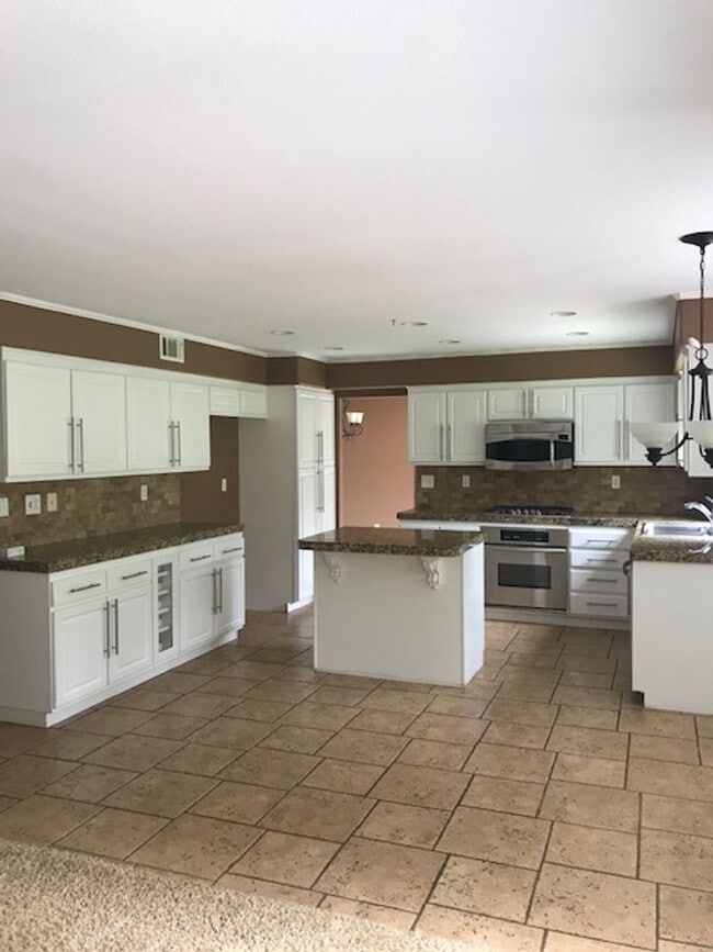 Photo - Lovely 4 bed 3+ bath