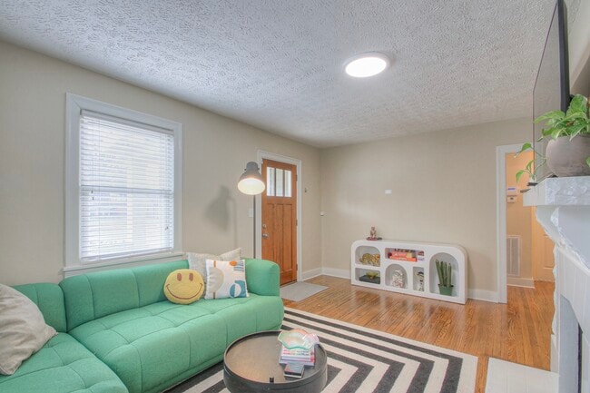Photo - 1609A Cahal Ave
